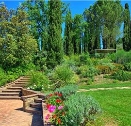 5 bedroom villa with pool and tennis court near San Gimignano, sleeps 10